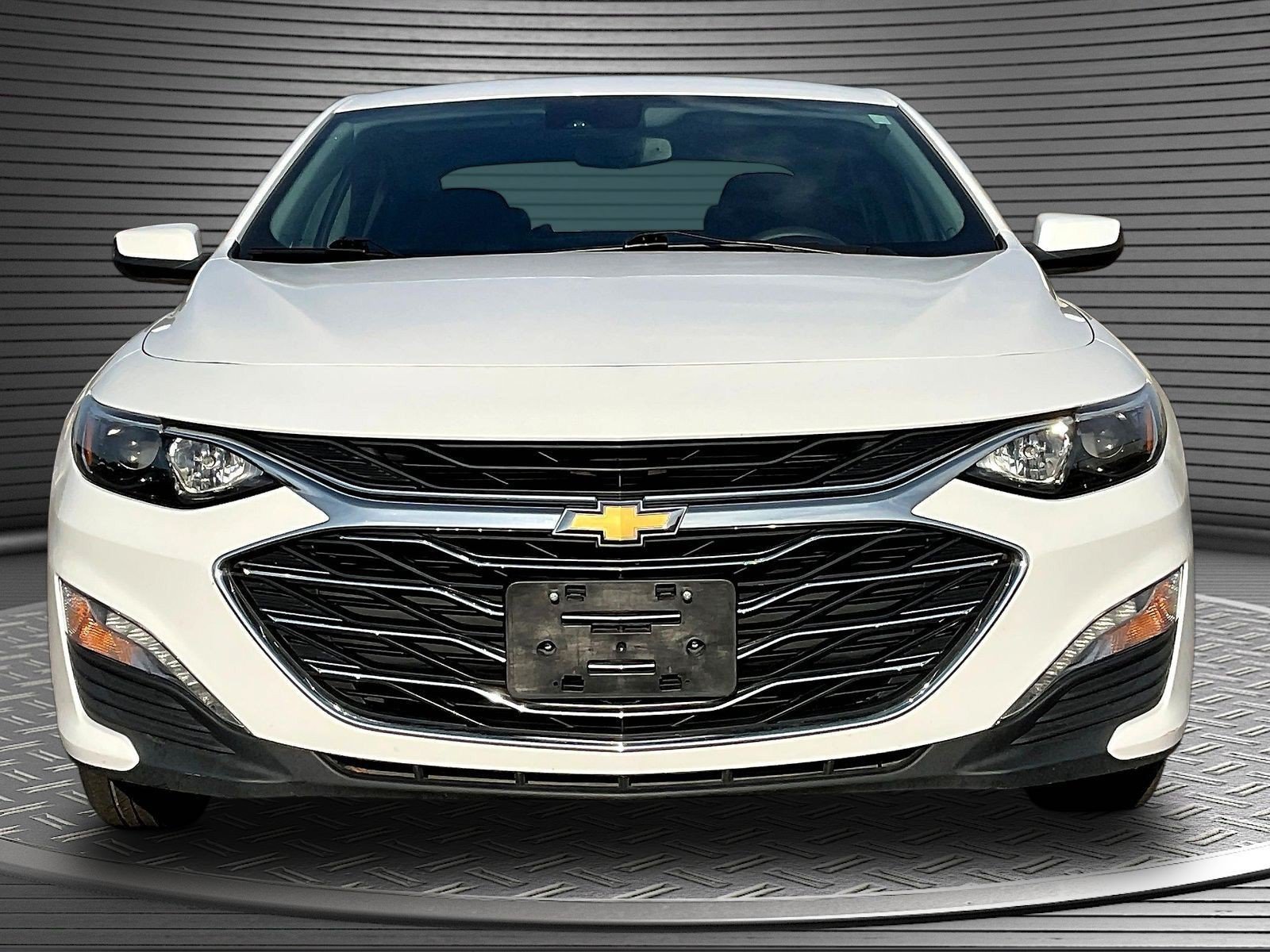 Used 2024 Chevrolet Malibu LT FWD image 2