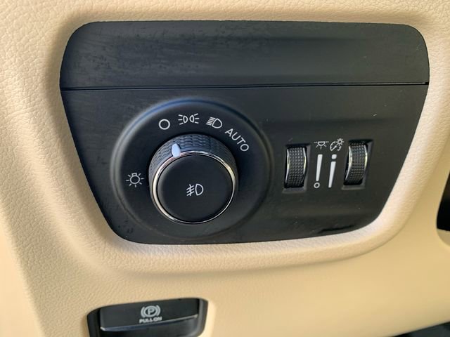 Used 2023 Jeep Grand Cherokee Limited w/ Luxury Tech Group II image 25