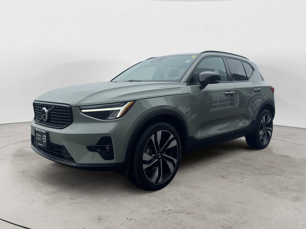 Used 2023 Volvo XC40 B5 Plus w/ Protection Package Premier image 2