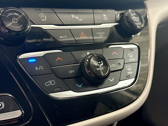 Used 2020 Chrysler Pacifica Touring-L FWD image 16