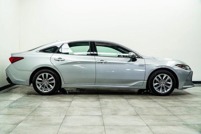 Used 2021 Toyota Avalon XLE w/ Moonroof Package image 10