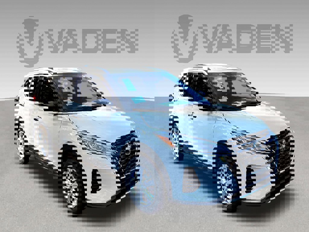 New 2025 Nissan Kicks Play S