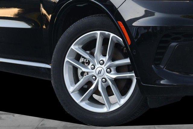 Used 2025 Dodge Durango GT AWD/4WD image 3