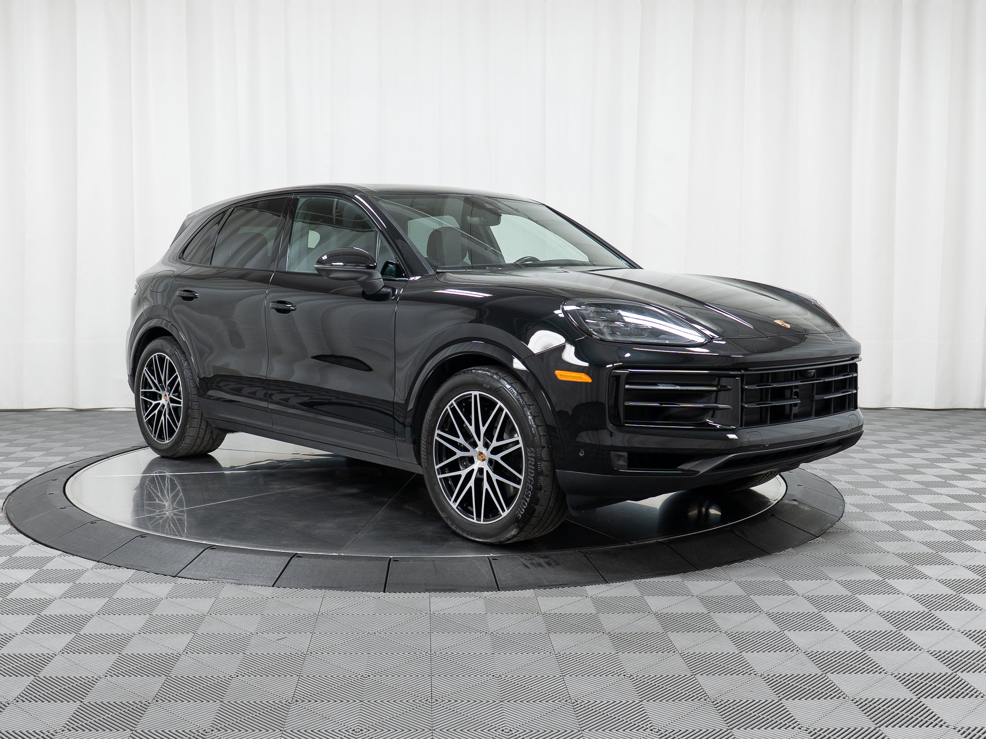 Used 2025 Porsche Cayenne AWD/4WD image 9
