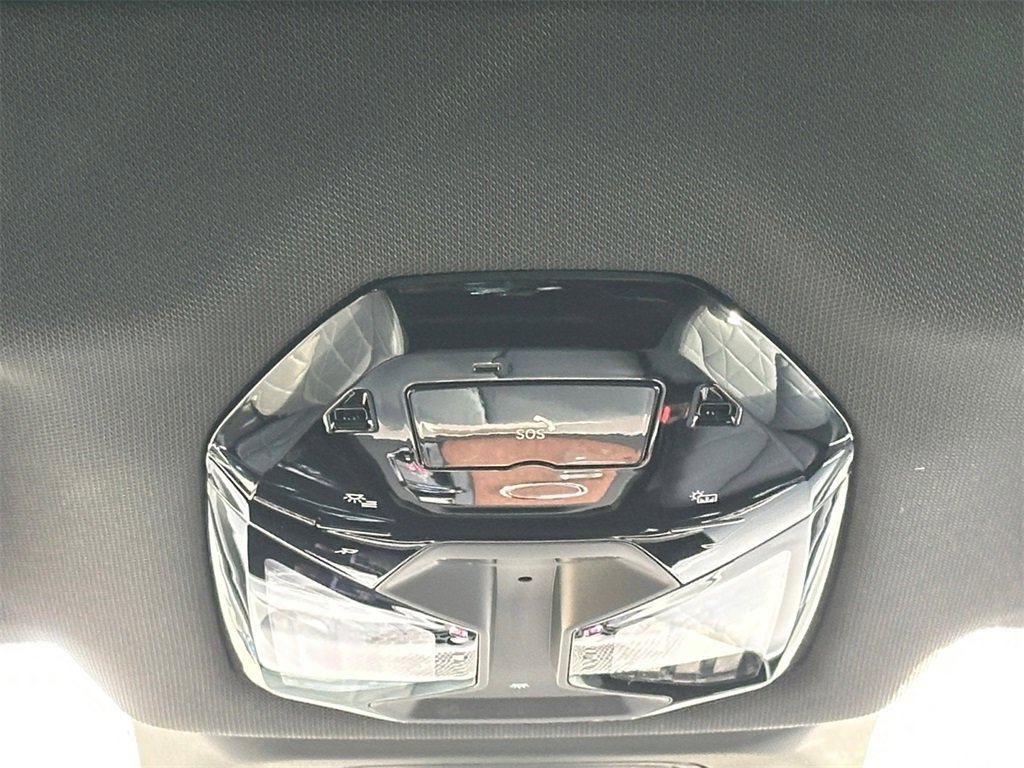 Used 2023 BMW iX xDrive50 w/ Premium Package image 27