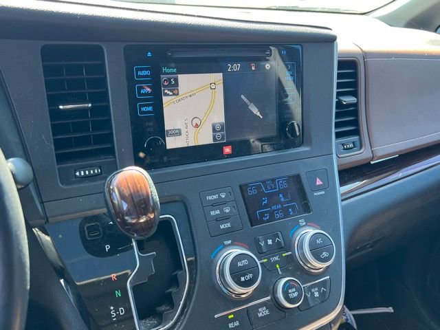 Used 2015 Toyota Sienna Limited image 16