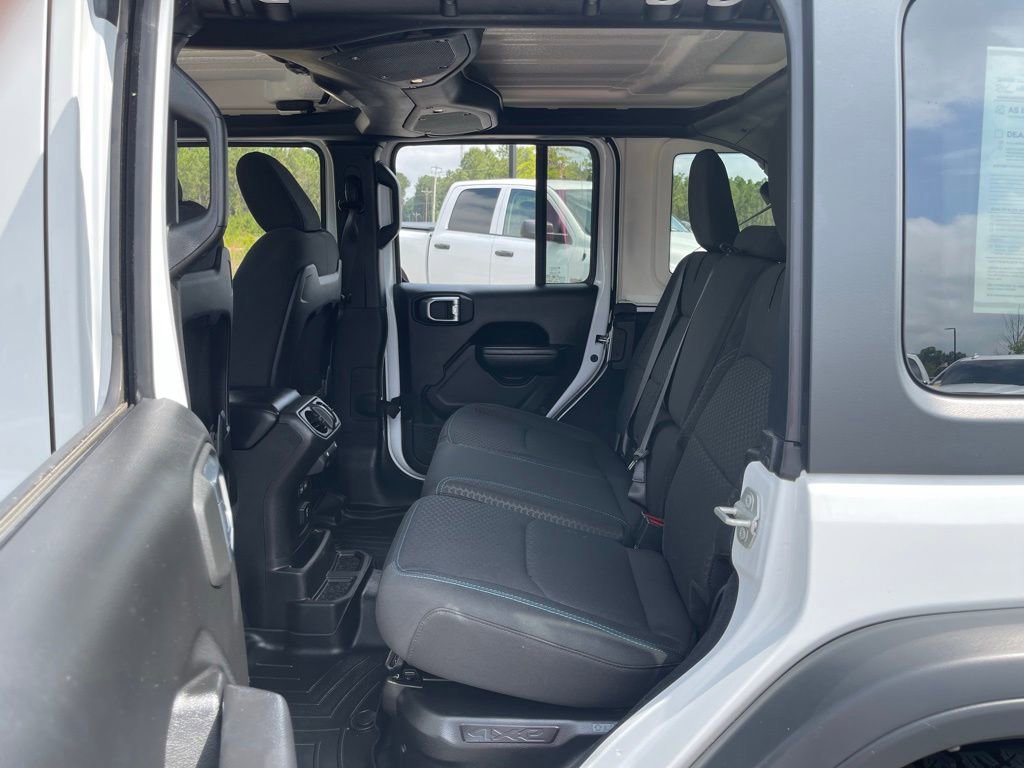 Used 2024 Jeep Wrangler Unlimited Rubicon 4xe w/ Convenience Group AWD/4WD image 15