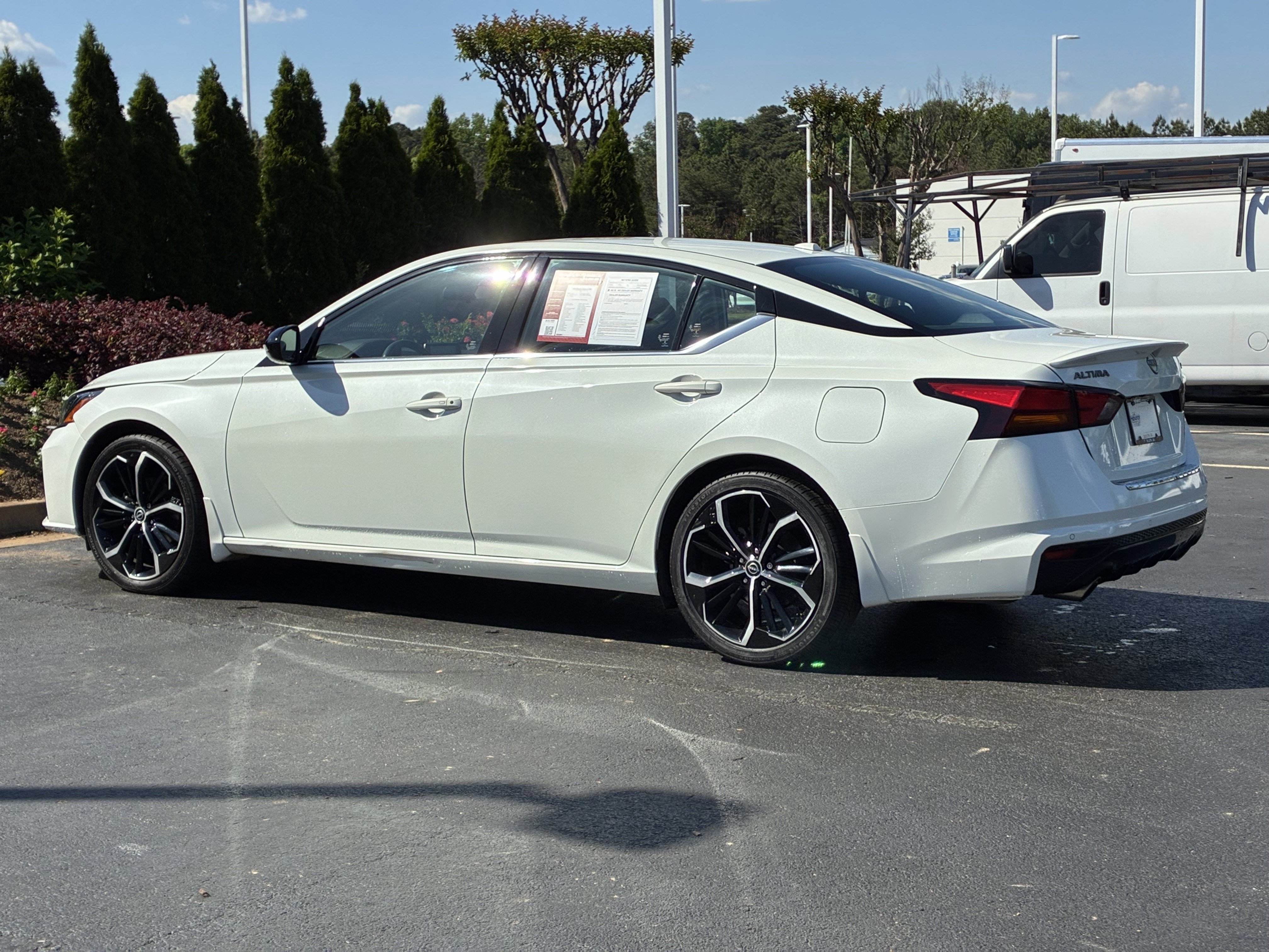 Used 2023 Nissan Altima 2.5 SR FWD image 8