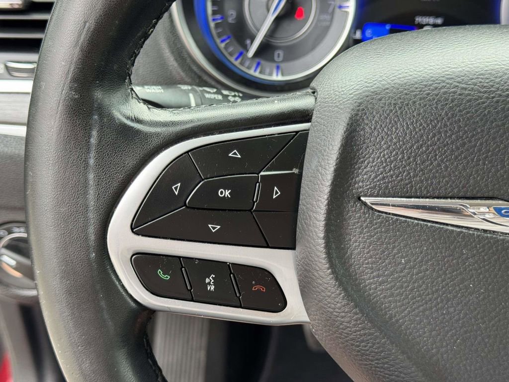 Used 2019 Chrysler 300 Touring w/ Chrome Appearance Package image 11