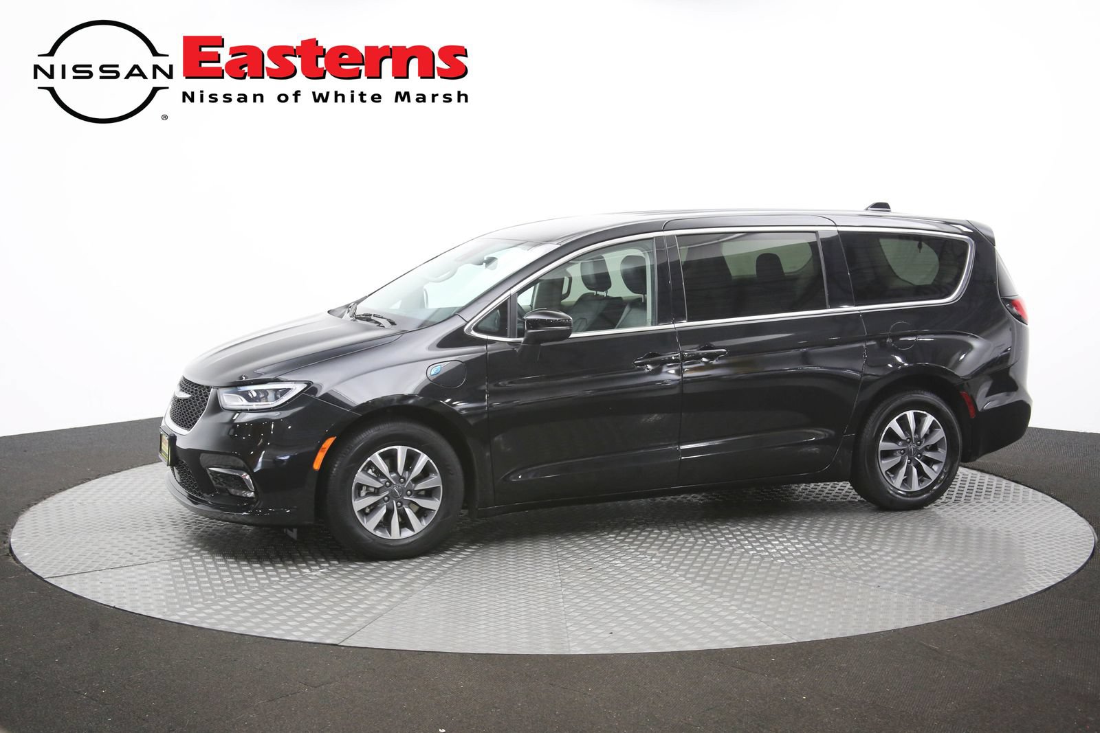 Used 2023 Chrysler Pacifica Touring-L FWD image 60