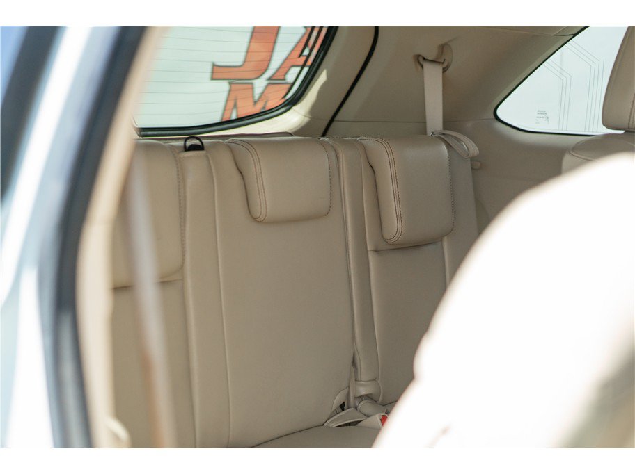 Used 2017 Toyota Highlander XLE FWD image 3