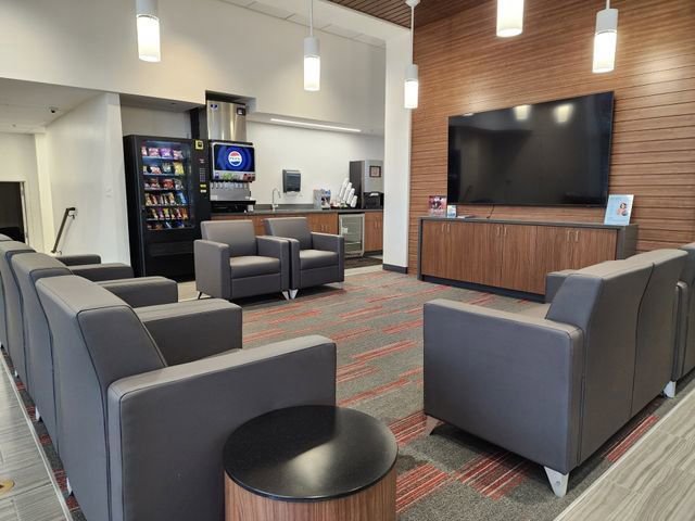 Used 2025 Toyota Corolla Cross L image 18