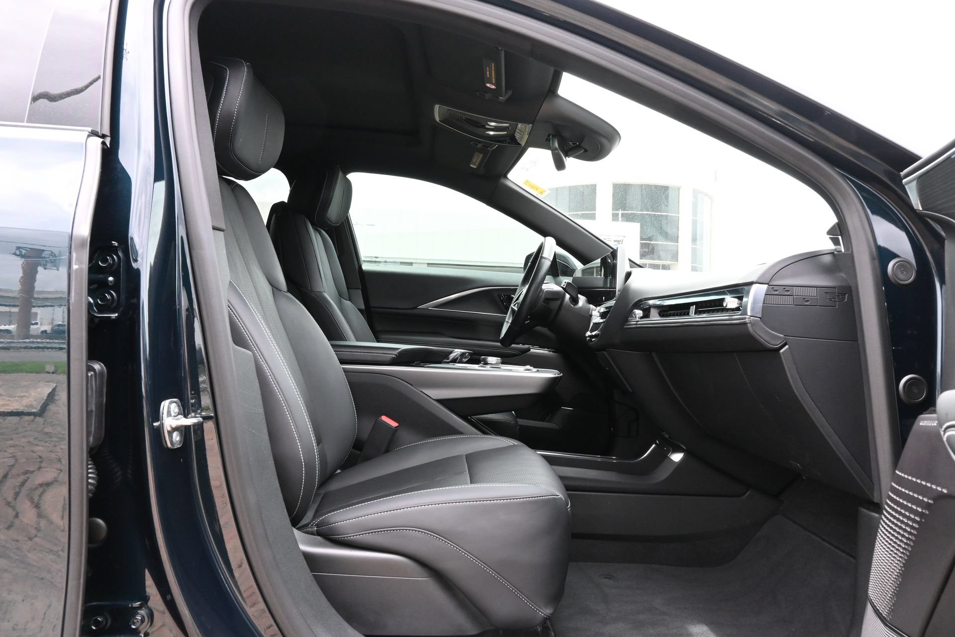 Used 2024 Cadillac Lyriq Luxury RWD image 25