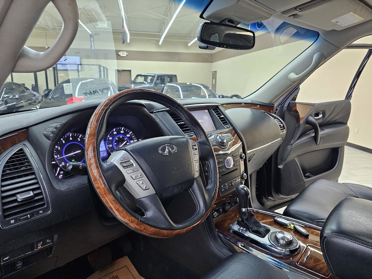 Used 2017 INFINITI QX80 4WD w/ Deluxe Technology Package image 19