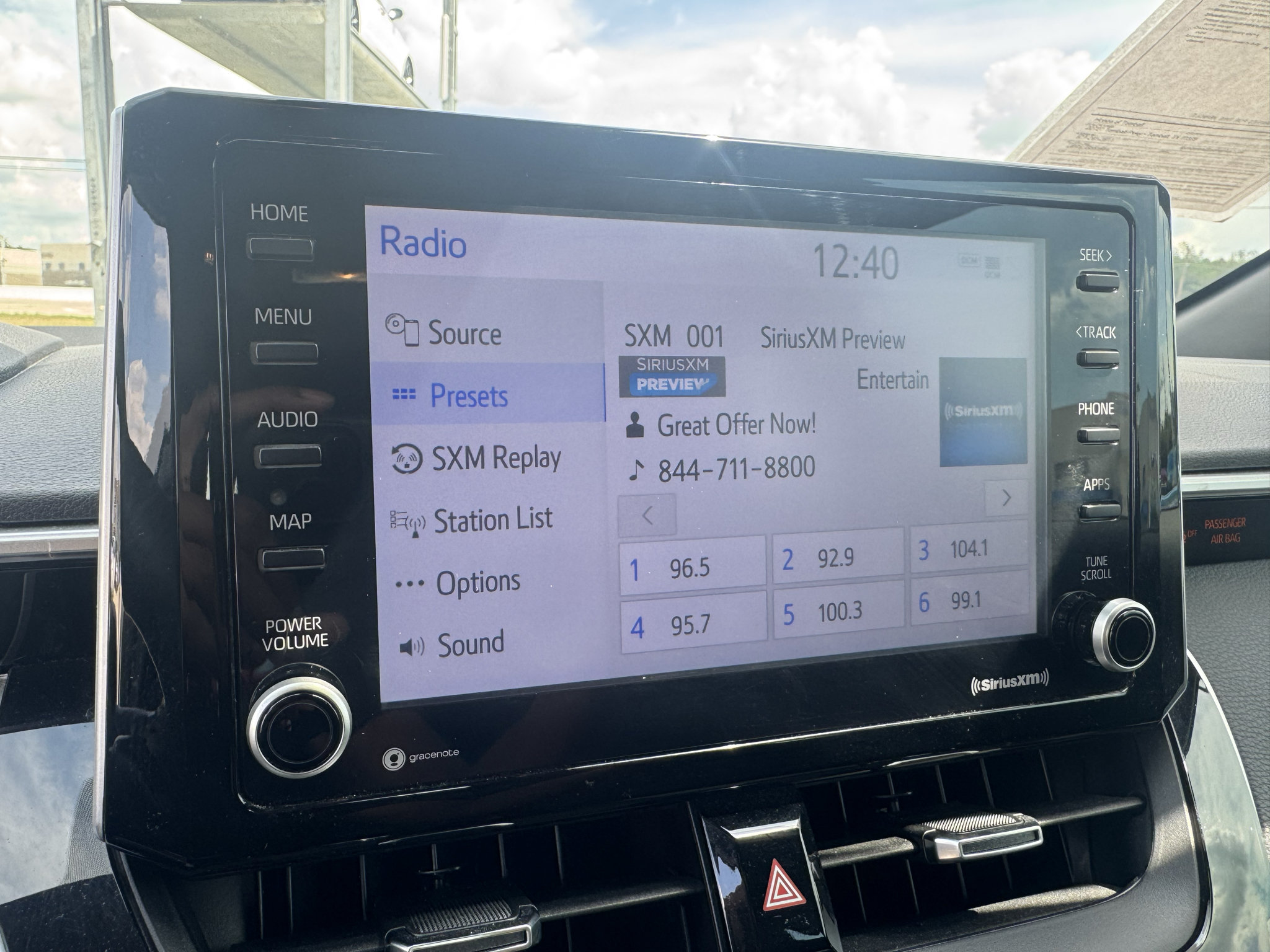 Used 2022 Toyota Corolla SE FWD image 19