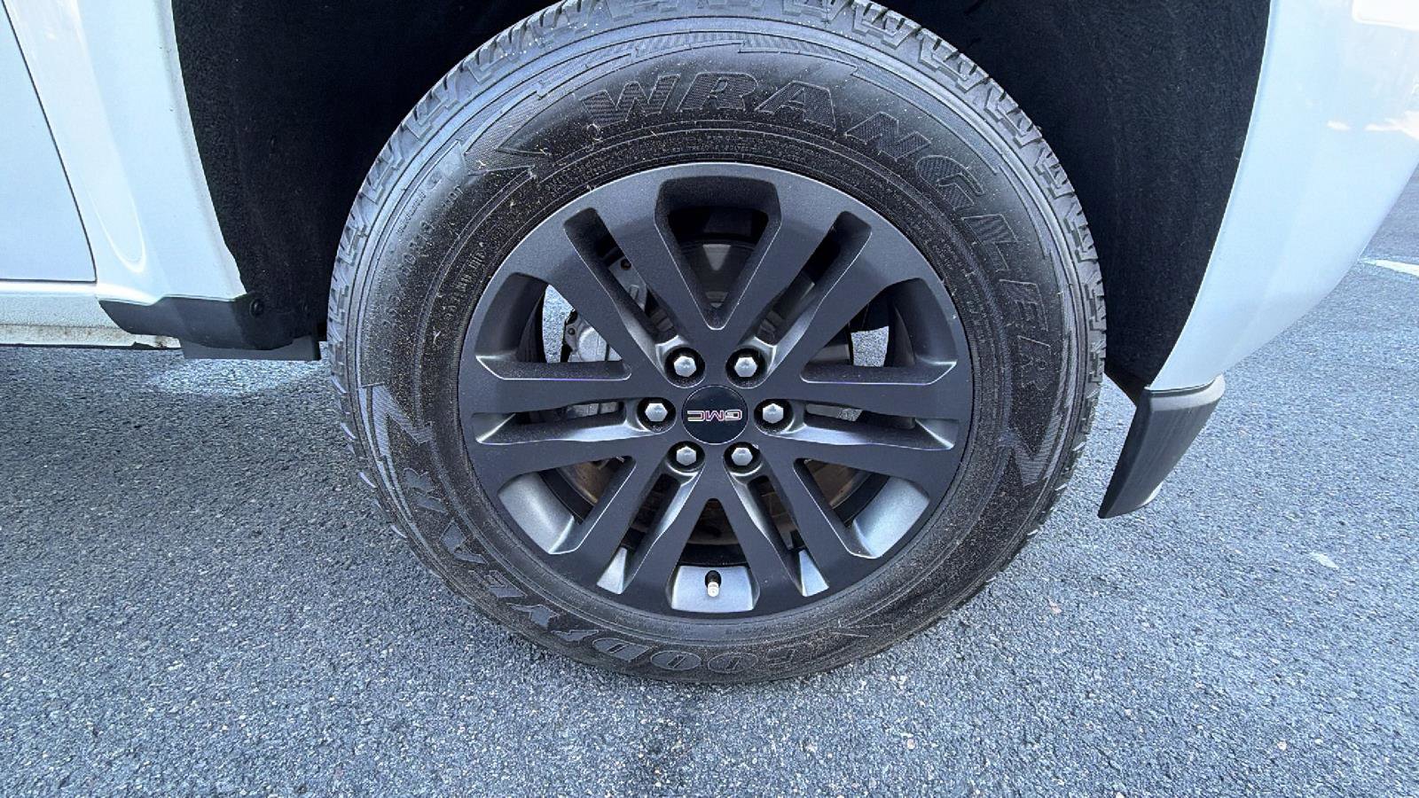 Certified 2020 GMC Canyon SLE w/ Elevation Edition image 9