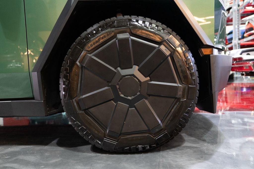 Used 2024 Tesla Cybertruck Cyberbeast image 23