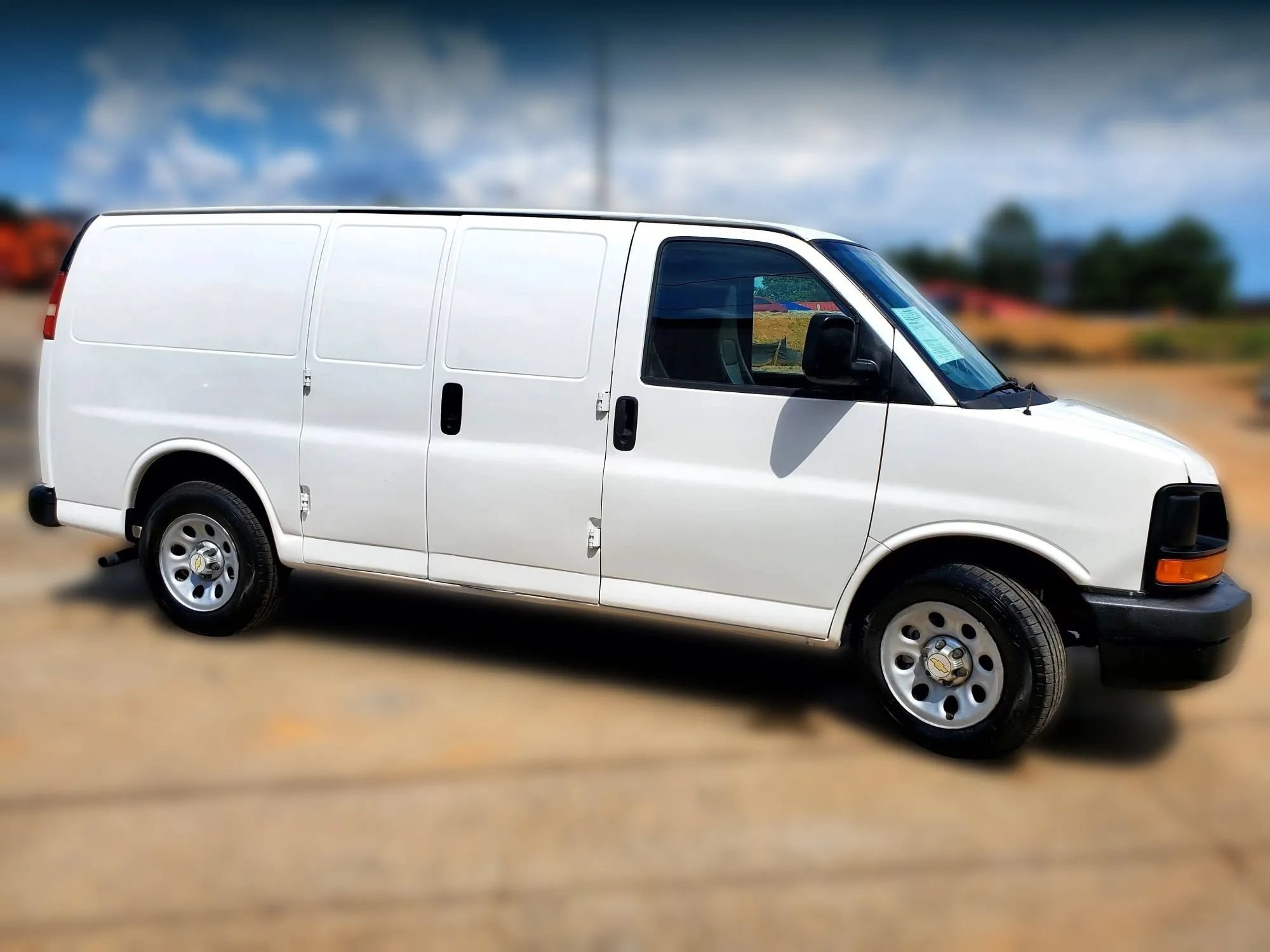 Used 2014 Chevrolet Express 1500 RWD image 16