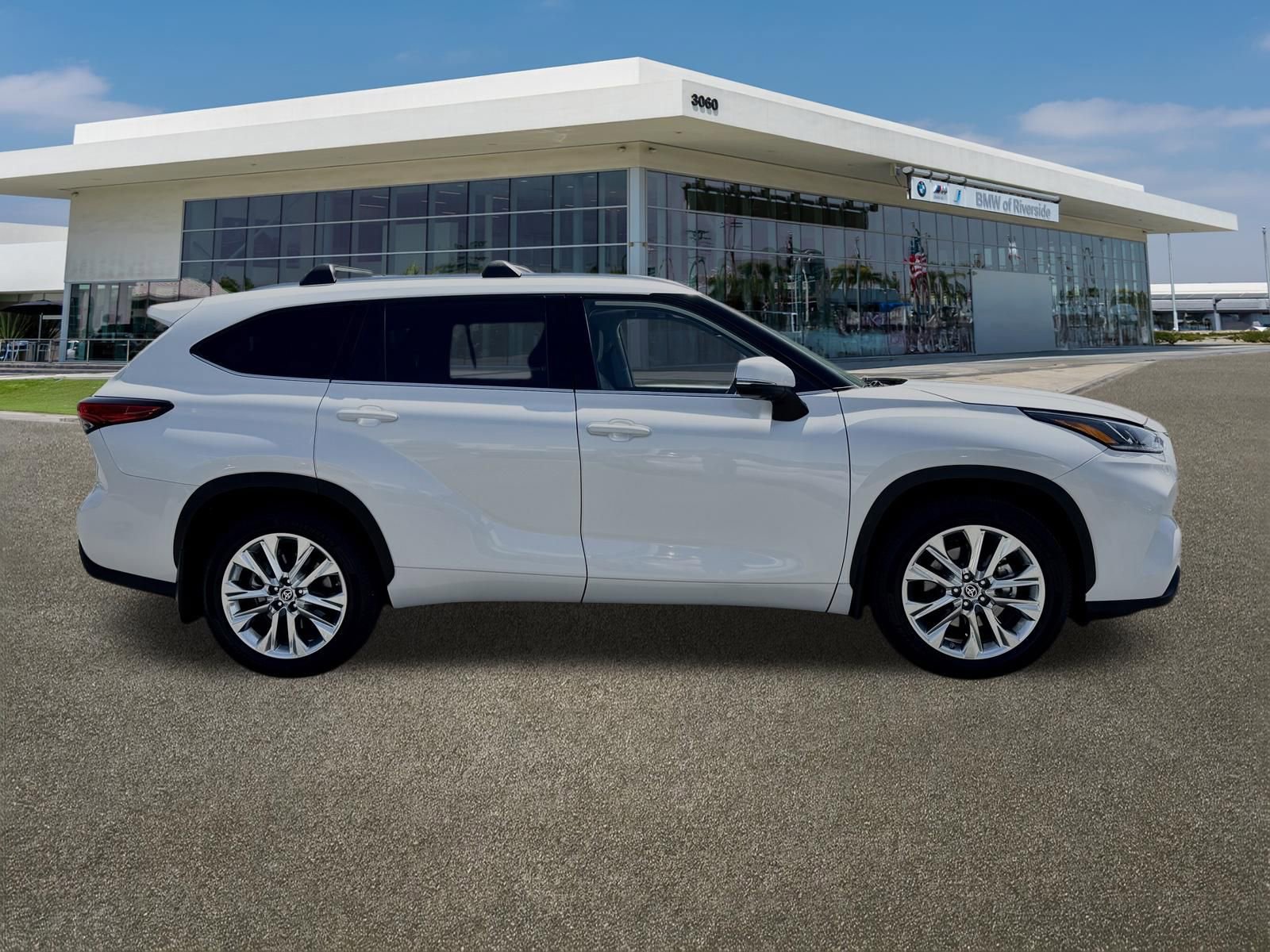 Used 2022 Toyota Highlander Limited AWD/4WD image 12