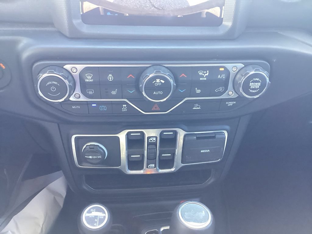 Used 2023 Jeep Wrangler Unlimited Sahara w/ Cold Weather Group AWD/4WD image 16