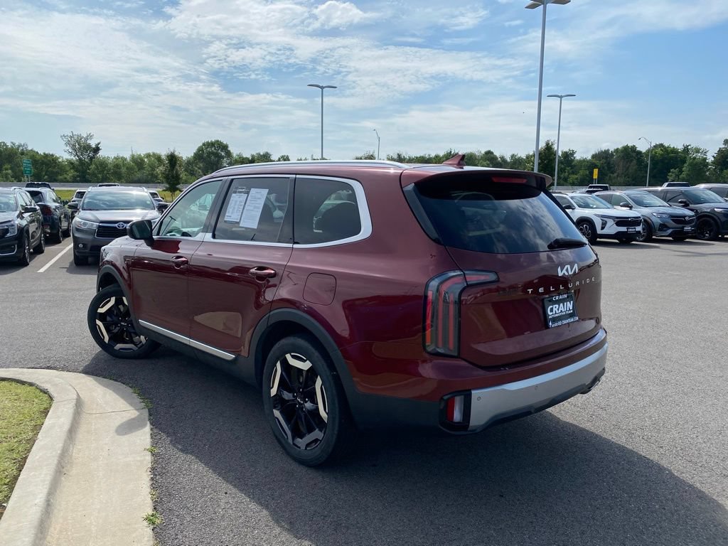 Used 2023 Kia Telluride EX w/ EX Captain's Chair Package FWD image 5