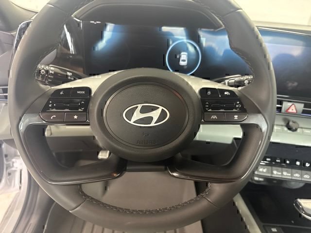 Certified 2025 Hyundai Elantra Limited FWD image 15