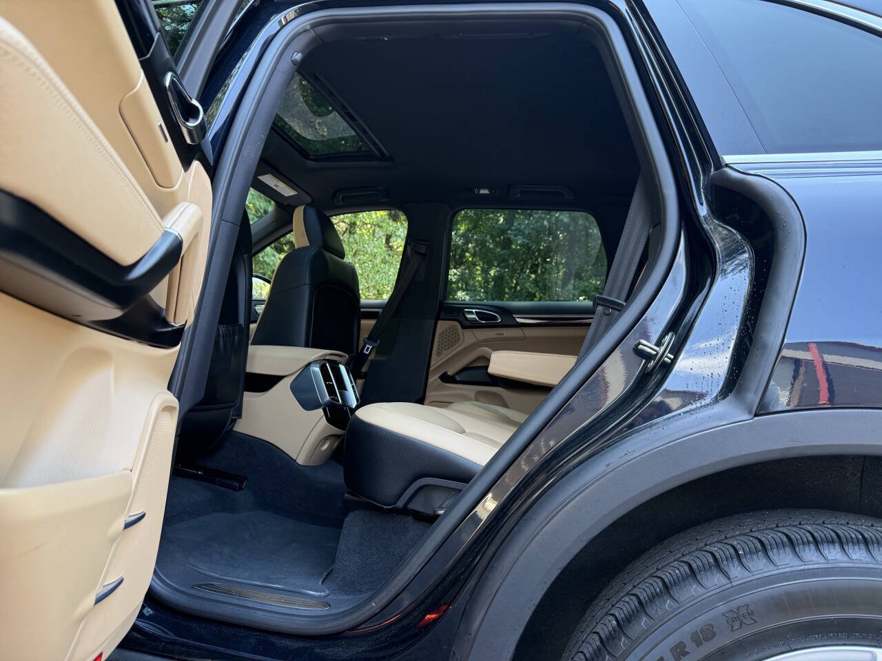 Used 2016 Porsche Cayenne AWD/4WD image 17