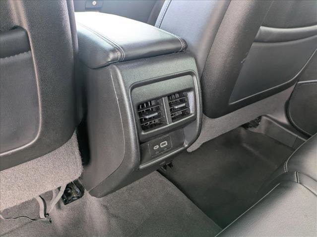 Used 2023 Cadillac XT4 Premium Luxury image 16