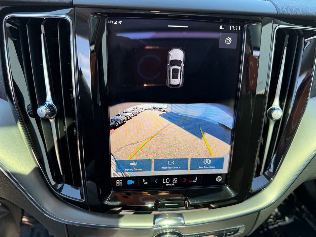 Used 2024 Volvo XC60 B5 Core image 25