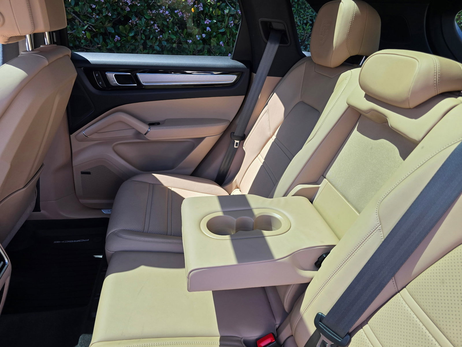 Used 2022 Porsche Cayenne Platinum Edition w/ Premium Package Plus image 44