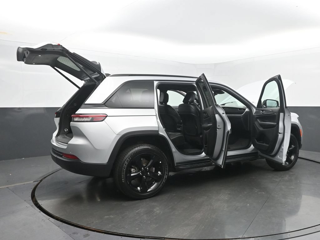 Used 2024 Jeep Grand Cherokee Altitude AWD/4WD image 65