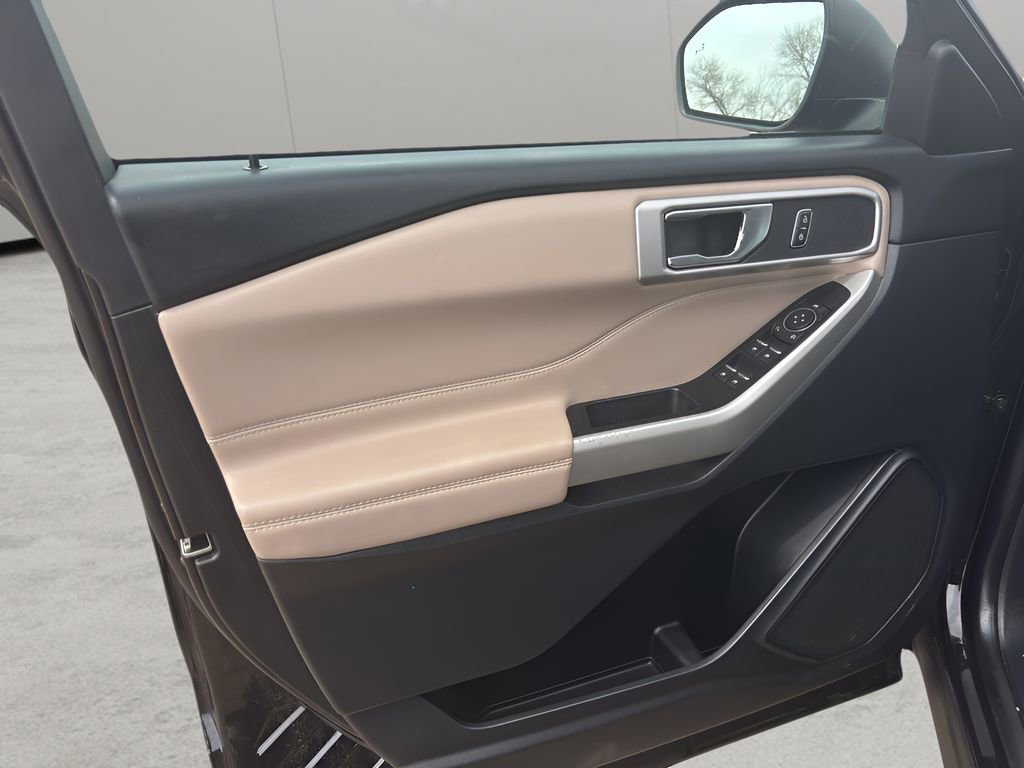 Used 2021 Ford Explorer XLT image 19
