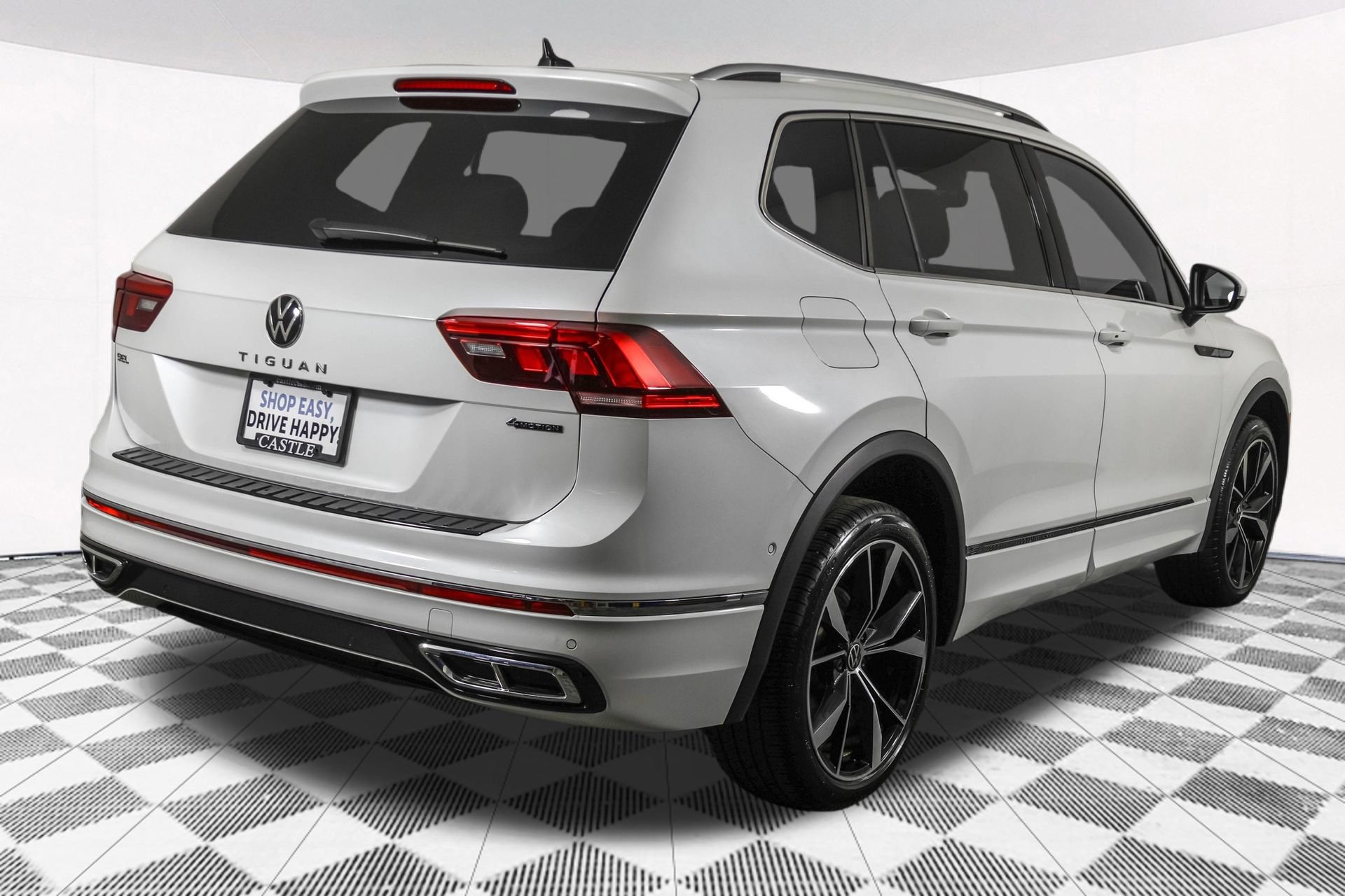 Used 2023 Volkswagen Tiguan SEL R-Line AWD/4WD image 14