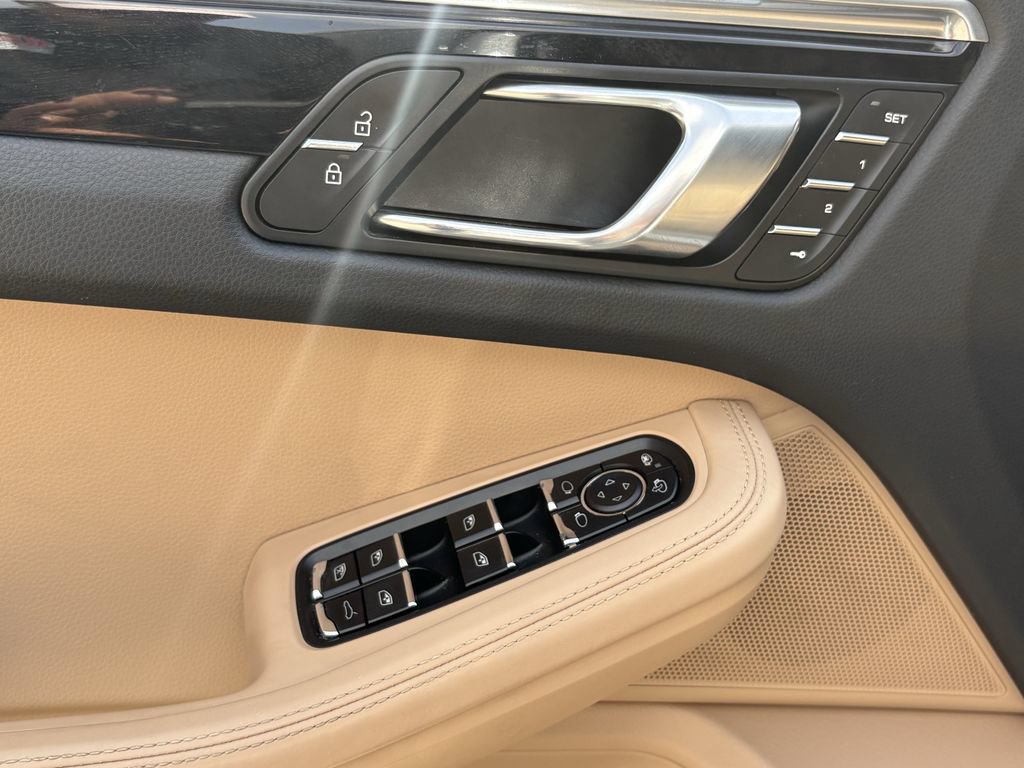 Used 2020 Porsche Macan S AWD/4WD image 11