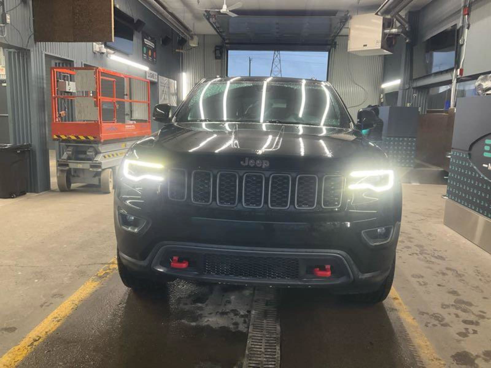 Used 2017 Jeep Grand Cherokee Trailhawk w/ Trailhawk Luxury Group image 5