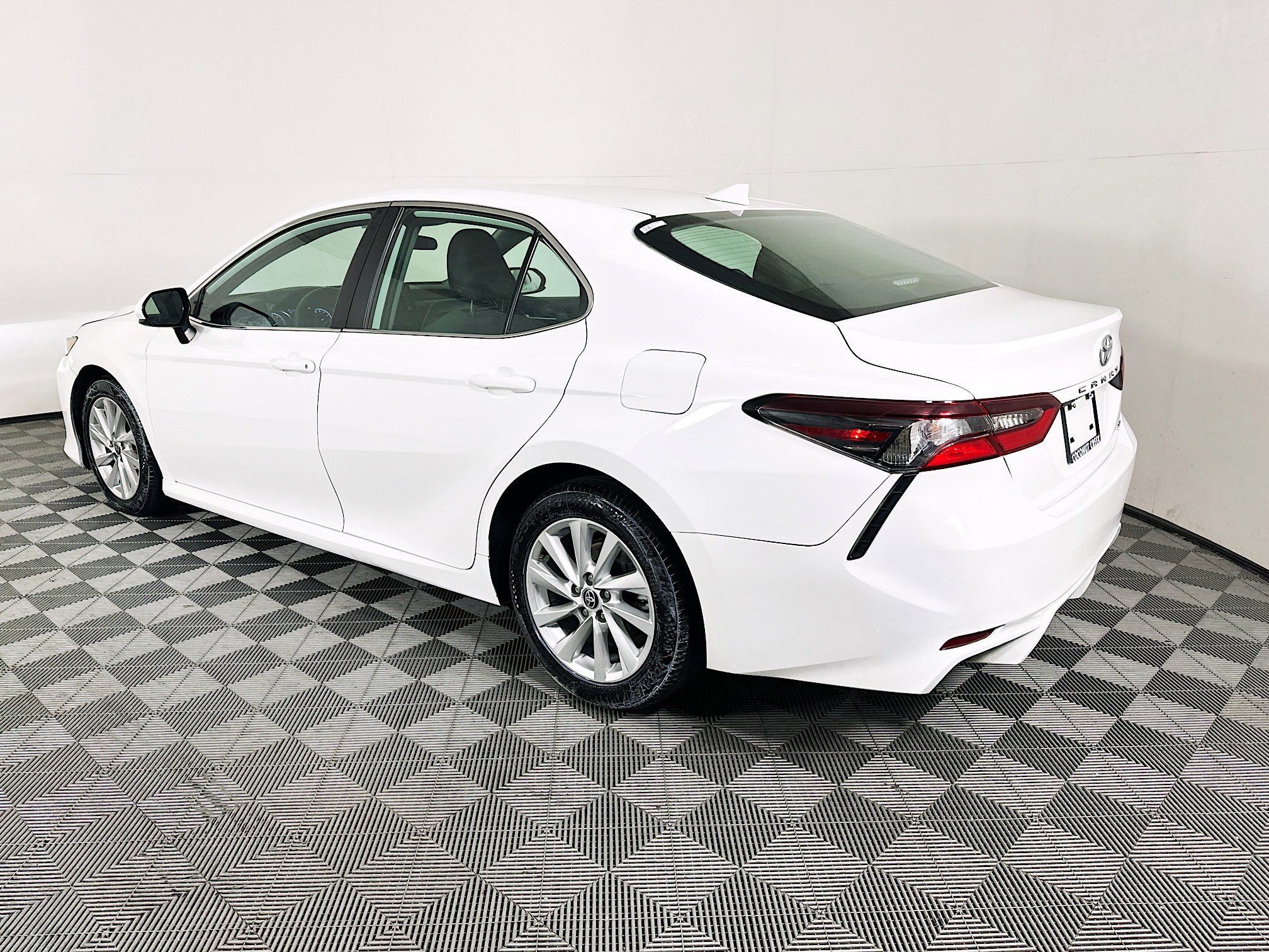 Used 2023 Toyota Camry LE FWD image 5
