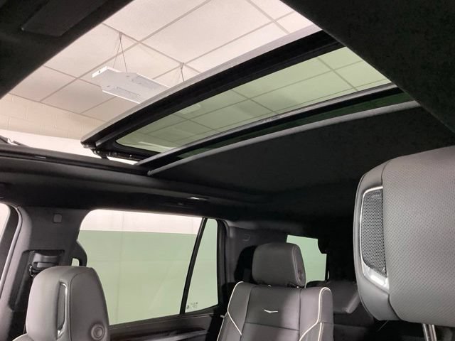 Used 2025 Cadillac Escalade Premium Luxury AWD/4WD image 23