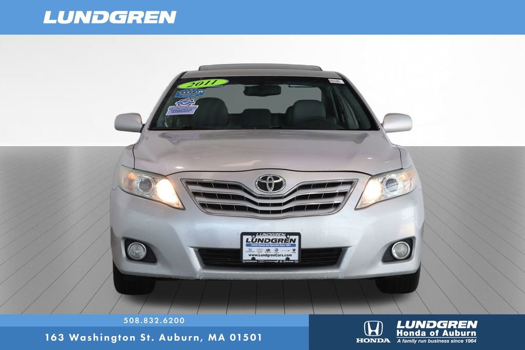 Used 2011 Toyota Camry XLE image 2