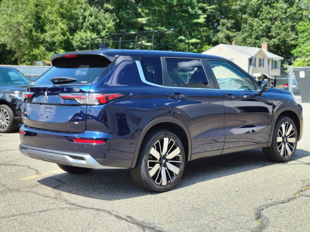 New 2025 Mitsubishi Outlander SE image 5