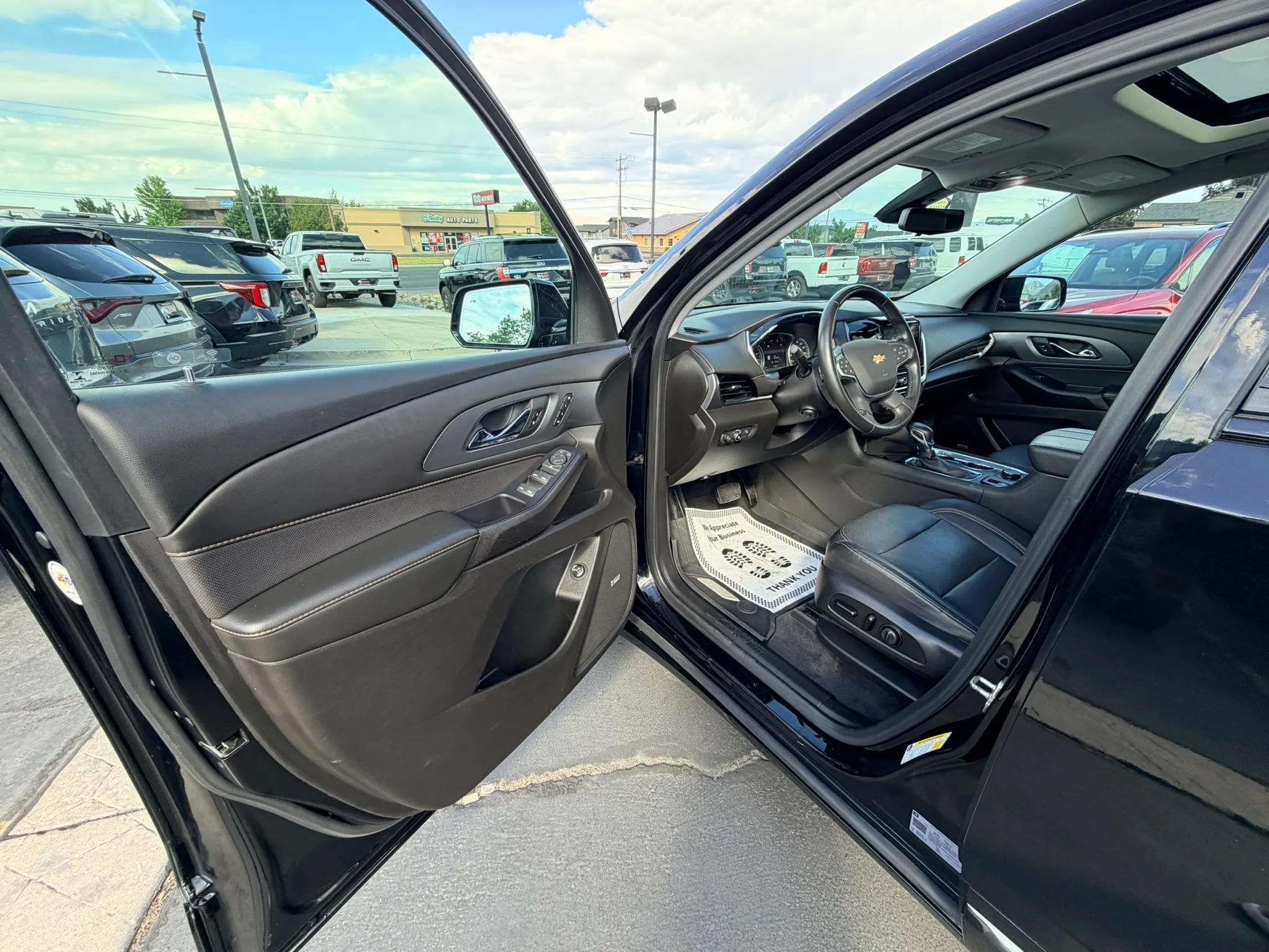 Used 2021 Chevrolet Traverse Premier w/ Redline Edition AWD/4WD image 10