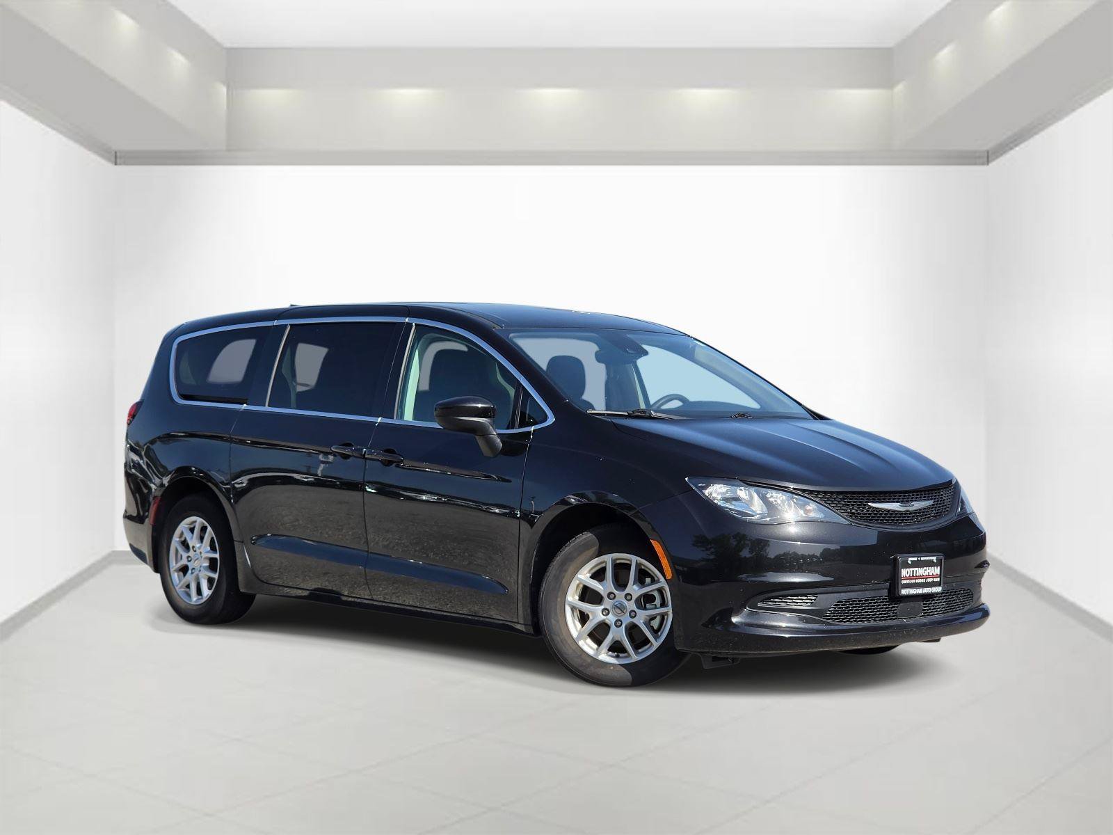 Used 2023 Chrysler Voyager LX FWD image 1