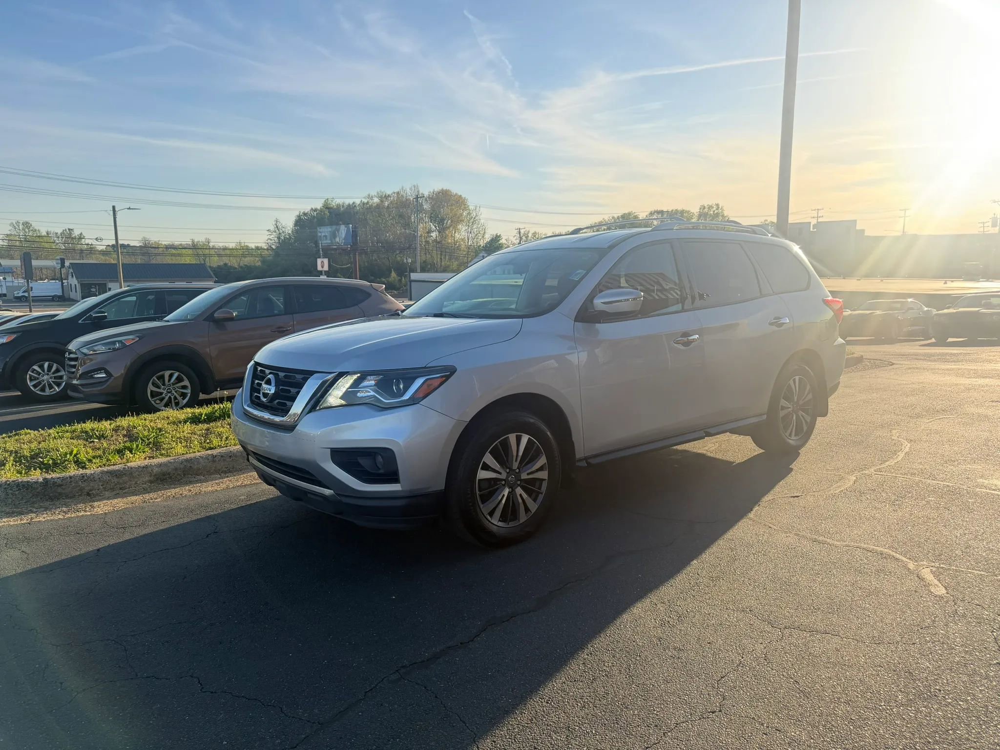 Used 2017 Nissan Pathfinder S image 3