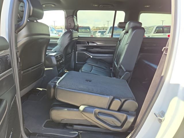 Used 2024 Jeep Wagoneer L Series III w/ Flexible Seating Group image 30