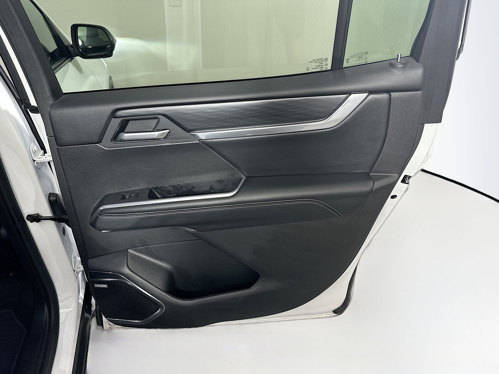 Used 2025 GMC Acadia Elevation image 32