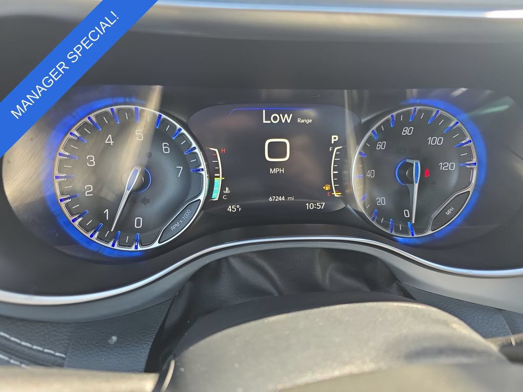 Used 2025 Chrysler Pacifica Limited FWD image 21