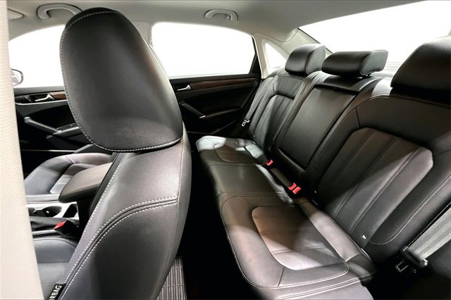 Used 2020 Volkswagen Passat 2.0T SEL image 23