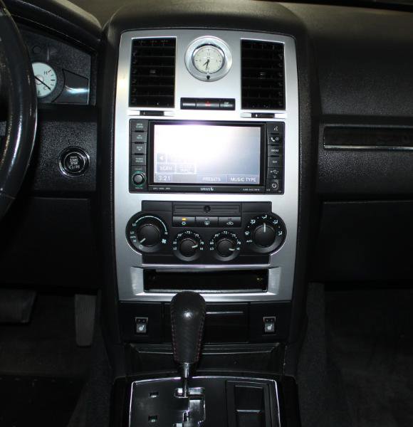 Used 2010 Chrysler 300 S image 30