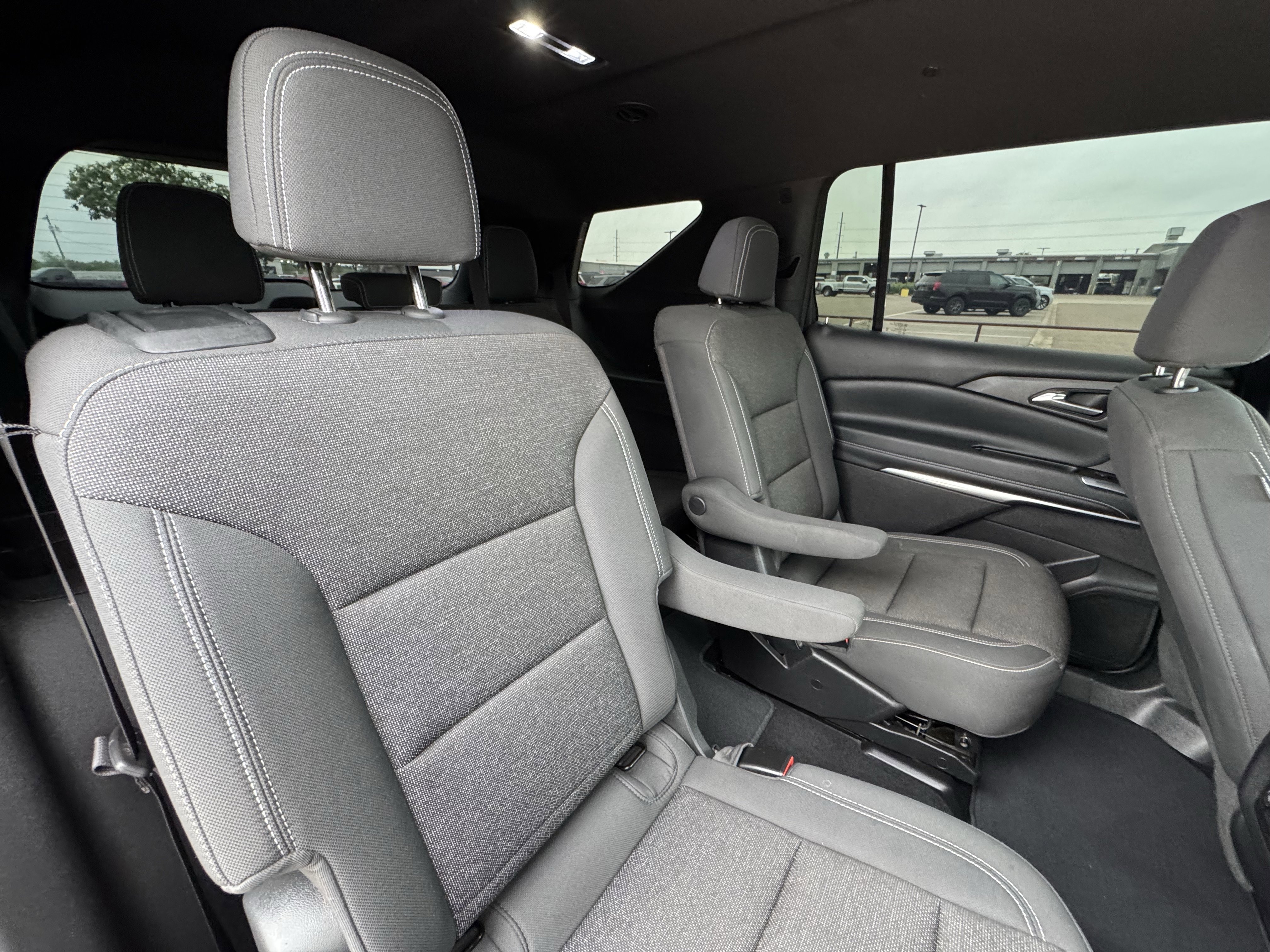 Used 2025 Chevrolet Traverse LT w/ LPO, Floor Liner Package FWD image 31