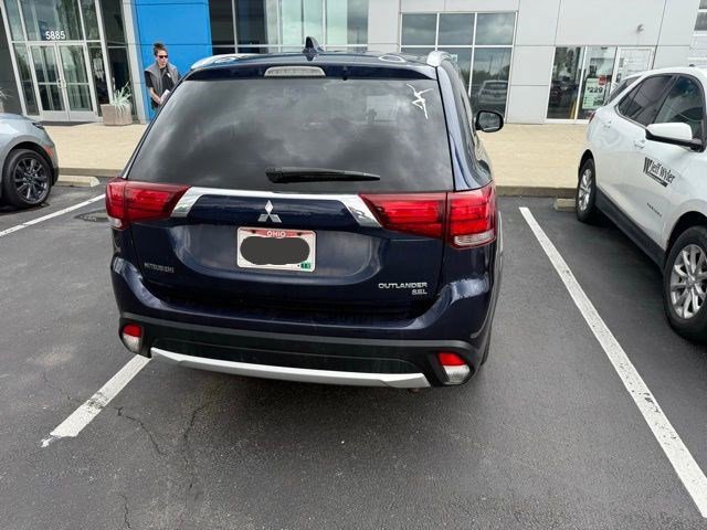 Used 2017 Mitsubishi Outlander SE AWD/4WD image 10