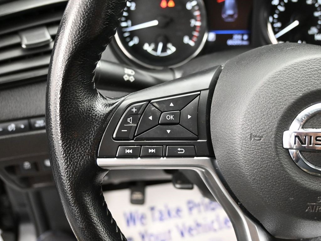 Used 2020 Nissan Rogue SV image 18